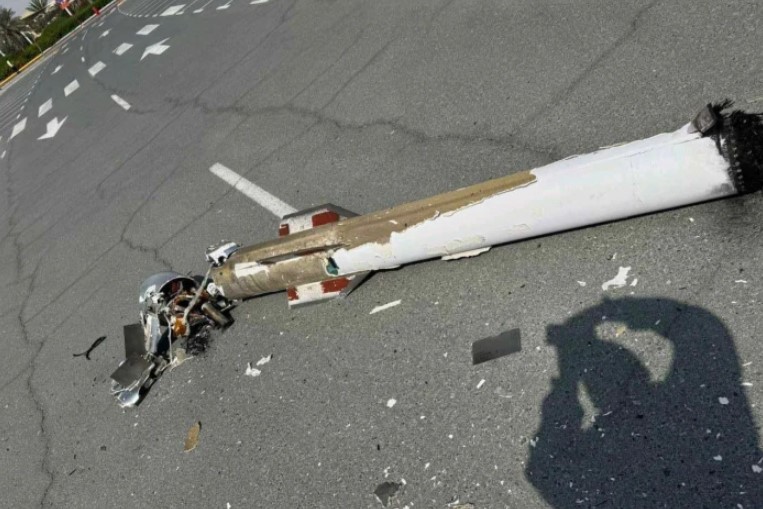 أبوظبي.. أضرار بسيطة إثر سقوط شظايا طائرات مسيرة على مستودع ومنشأة تجارية