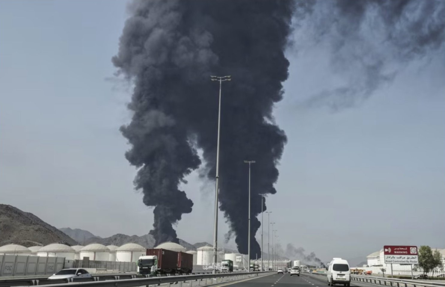 إيران تتوعد الخليجيين: موانئكم مقابل الحصار الأمريكي لمضيق هرمز