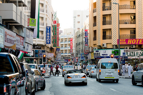 تكدس سكني مخالف في دبي يثير انتقادات حول ضعف تطبيق قانون المساكن المشتركة