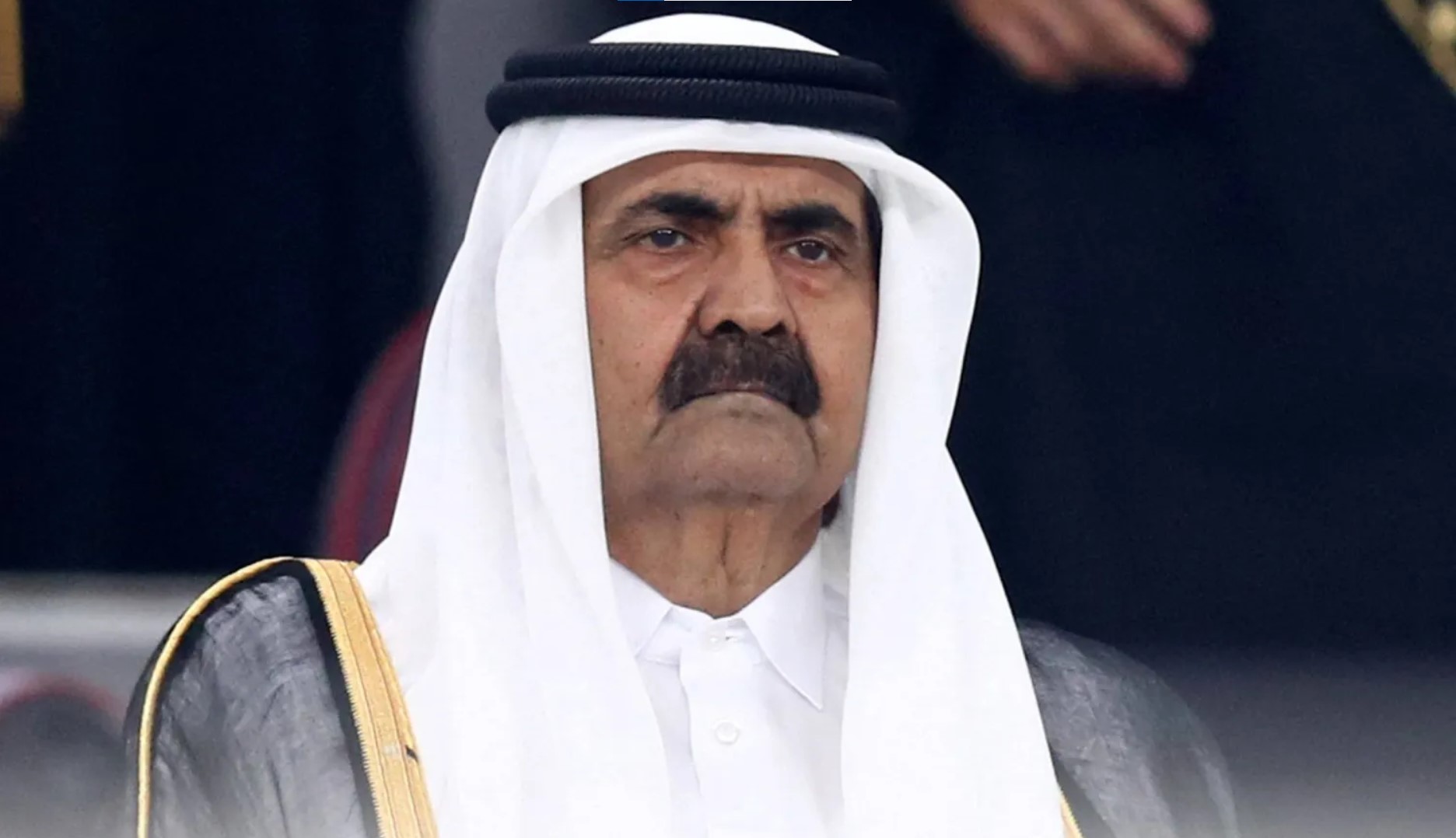 الإمارات تعلن الحداد وتنكيس الأعلام أربعة أيام لوفاة أمير قطر السابق