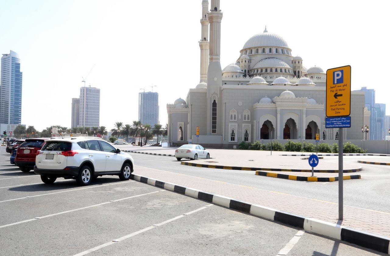 إعفاء مستخدمي المواقف العامة في الشارقة من الرسوم بسبب الأحوال الجوية