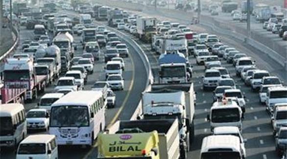 شكاوى من ازدحام مروري في الشارقة وممارسات غير نظامية في دبي