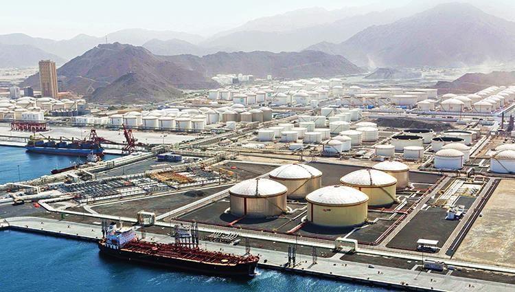 حريق في منطقة الفجيرة للصناعة البترولية إثر اعتراض مسيرة