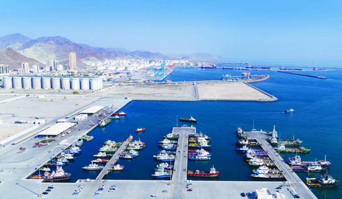 خروج عشرات السفن وناقلات النفط من ميناء الفجيرة عقب حادث أمني