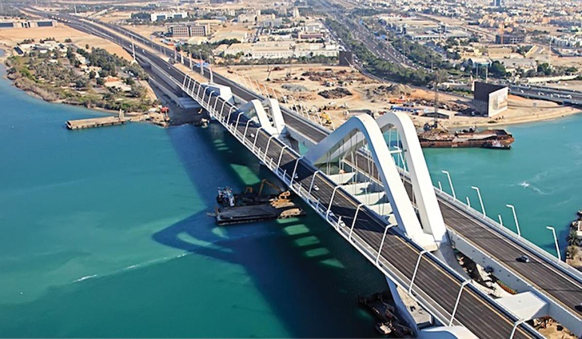 الحرس الثوري يهدد باستهداف جسور وطرق في الإمارات والسعودية والبحرين