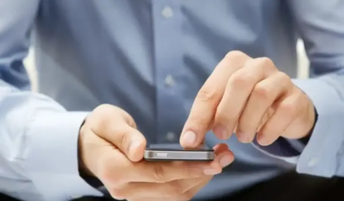 أكاديمي إماراتي يكشف محاولات اختراق متكررة لهاتفه بعد تحذير جديد من "آبل"