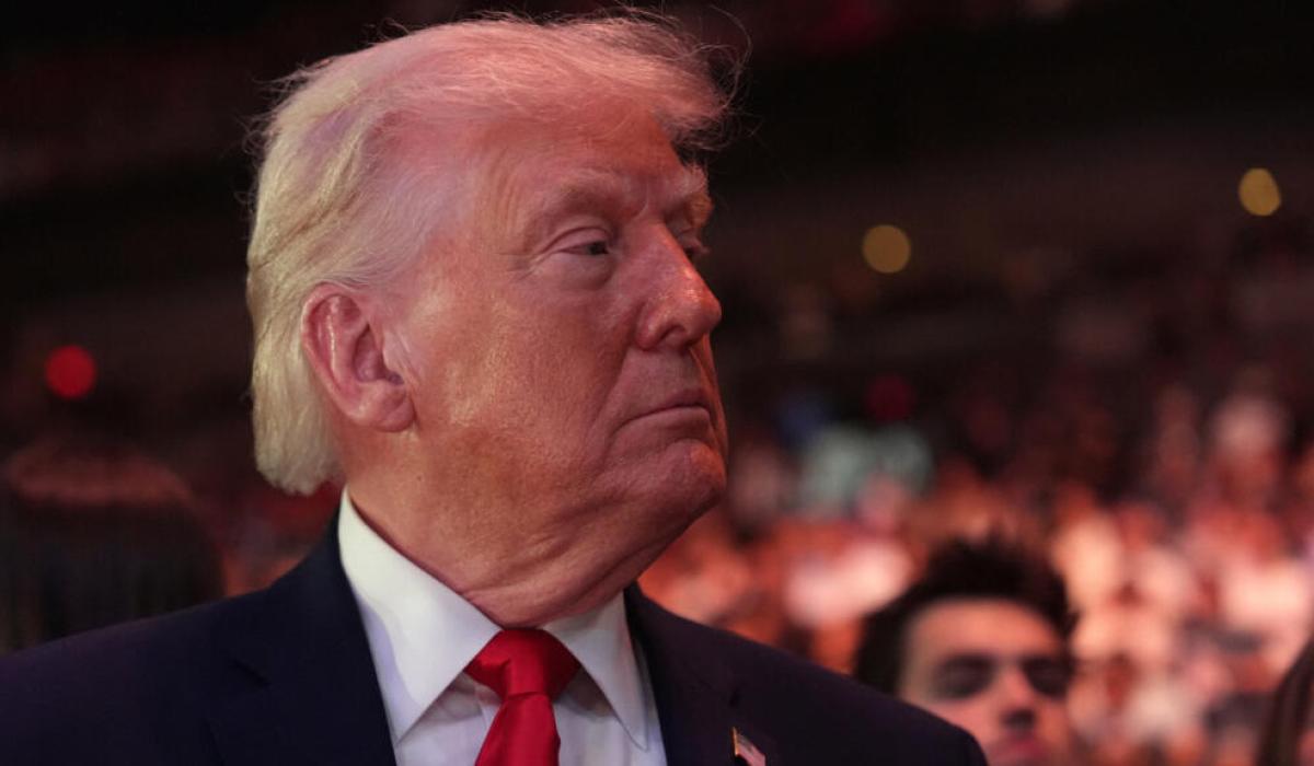 ترامب يهدد بحصار مضيق هرمز "على الفور"