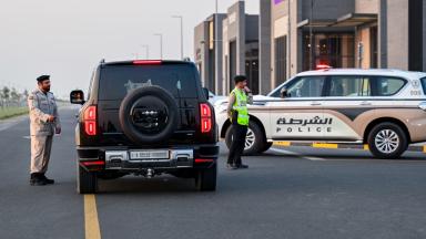 شرطة الشارقة تستعيد مسروقات رياضي بقيمة نصف مليون درهم وتضبط المتهمين