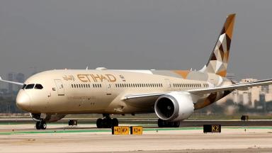 تعثر رحلة لـ"الاتحاد للطيران" بين أبوظبي وتل أبيب مع إغلاق المجال الجوي