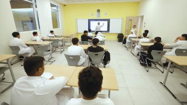 استبيان: 49 % من المعلمين يعانون إرهاق أعباء العمل