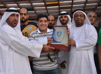 مارادونا يزور نادي حتا الرياضي 